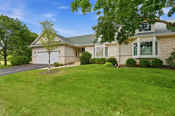 $449,000 | 291 Cardinal Lane, Hartland, WI 53029