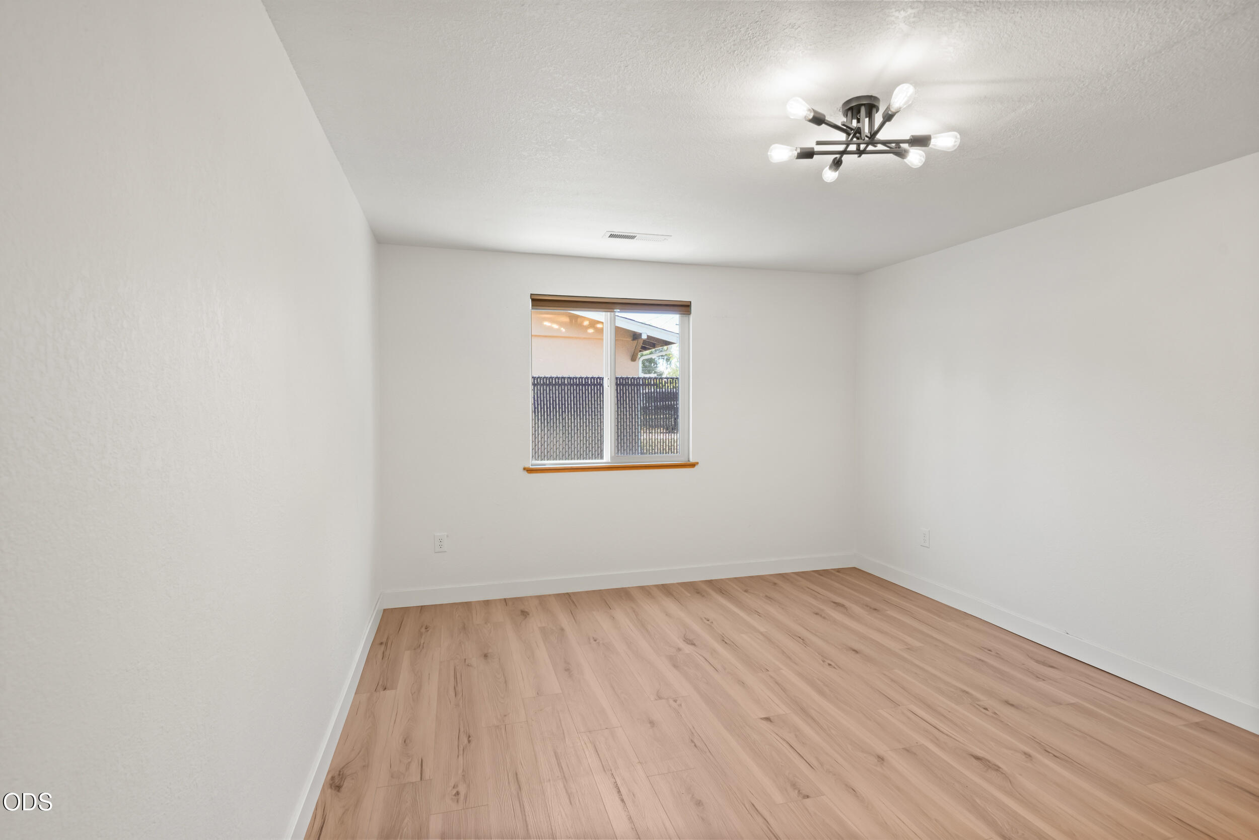 520 Grand Avenue Central Point, OR 97502 - Photo 12 of 21