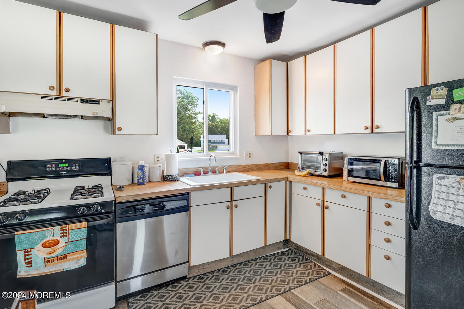 27 Cedarbrook Lane Little Egg Harbor, NJ 08087 - Photo 13 of 24 A7I07487 88 89 90 91-012-005-1500x1000