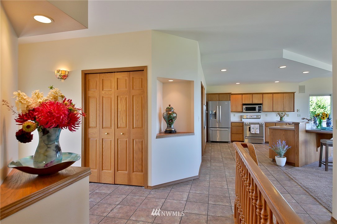 4913 Breezefair Road Freeland, WA 98249 - Photo 5 of 25 Gallery Image 5