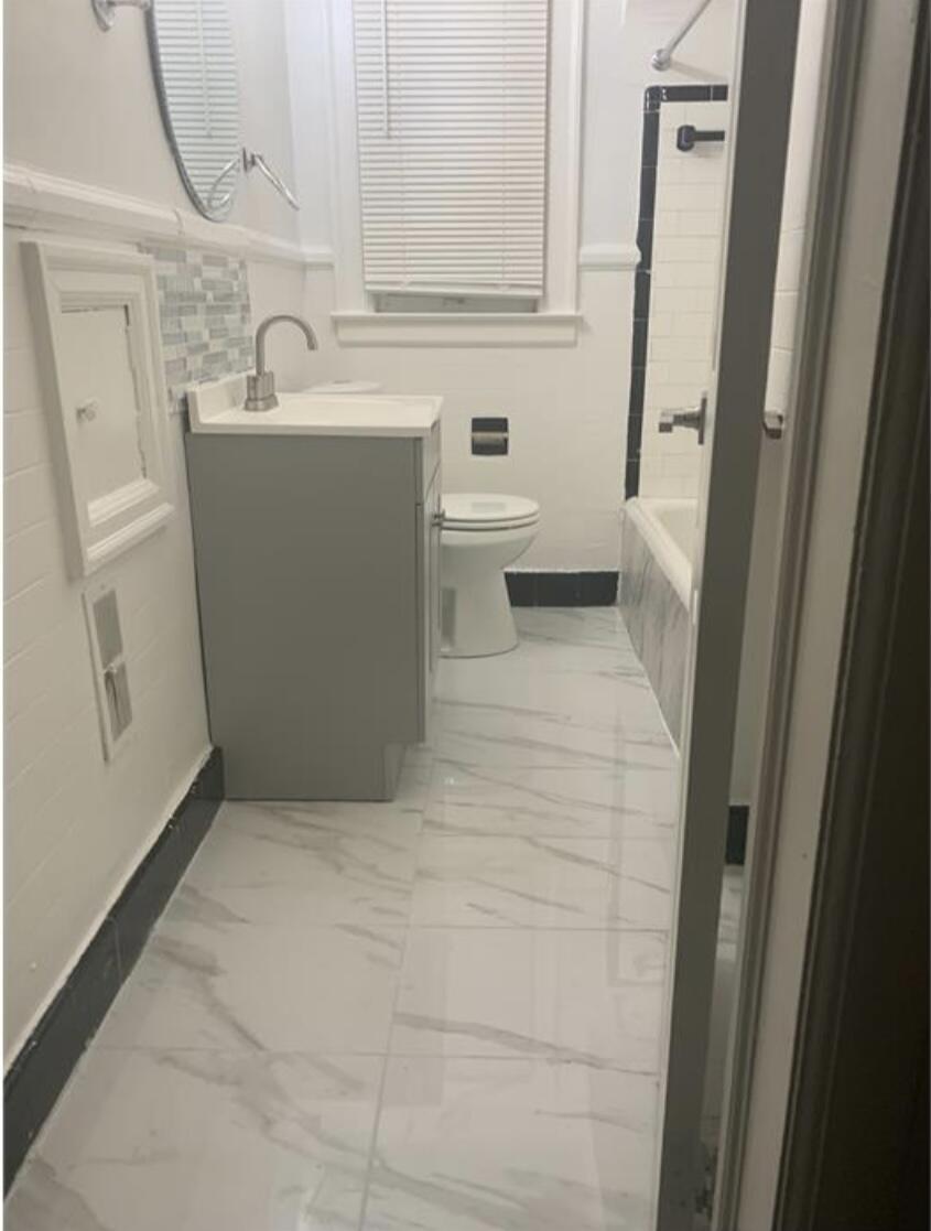 17139 Prairie Street Detroit, MI 48221 - Photo 4 of 10 Bathroom