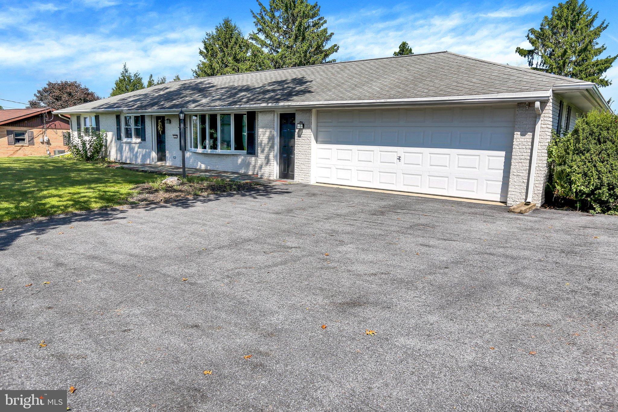 1227 Lebanon Road Manheim, PA 17545 - Photo 2 of 38 4U9A1216