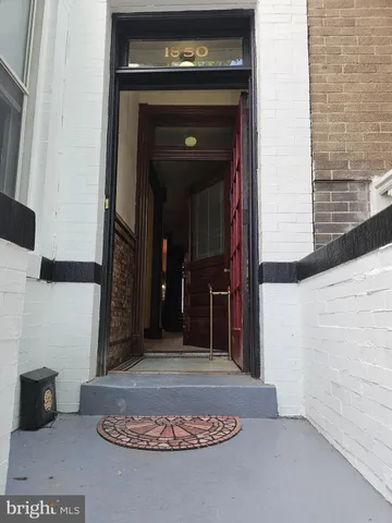 a front view of house with yard