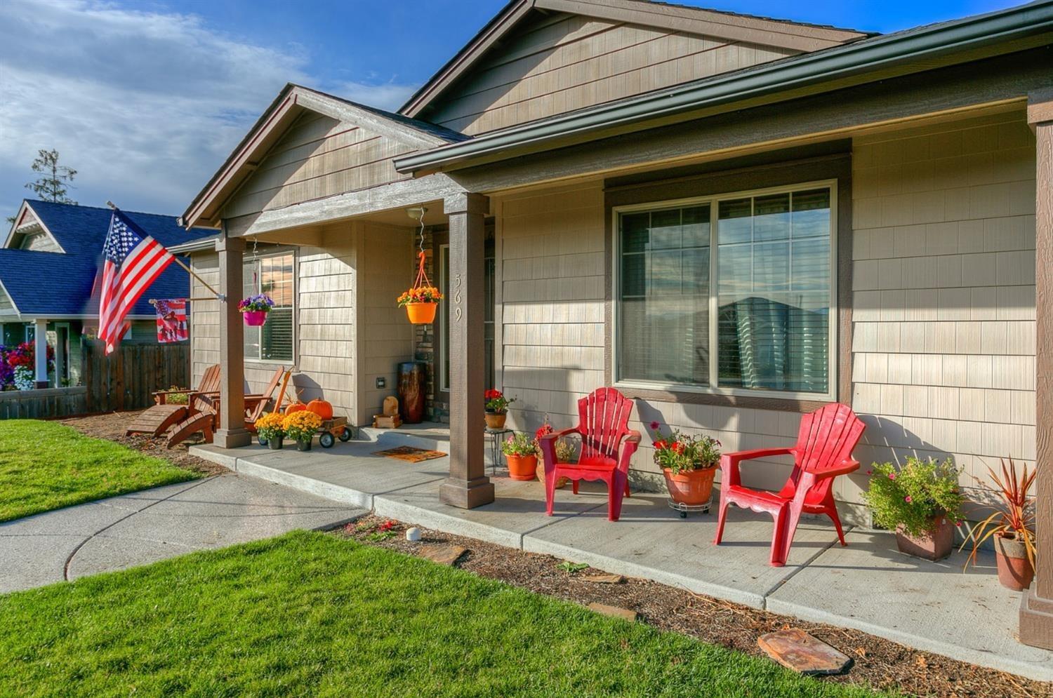 569 Barton Road Eagle Point, OR 97524 - Photo 2 of 23 Sweet front porch.