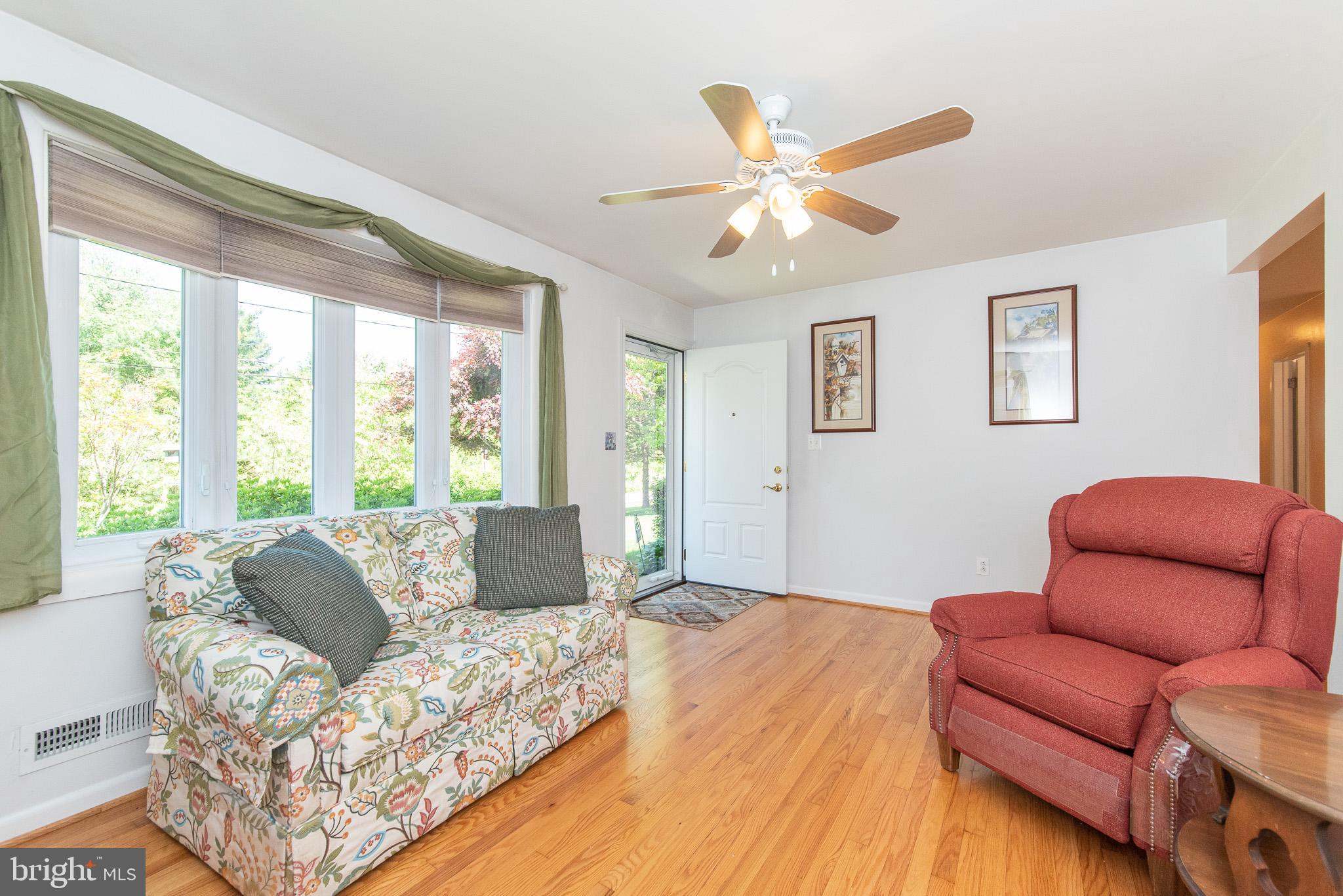 9711 Uxbridge Road Baltimore, MD 21234 - Photo 5 of 39 Living Room