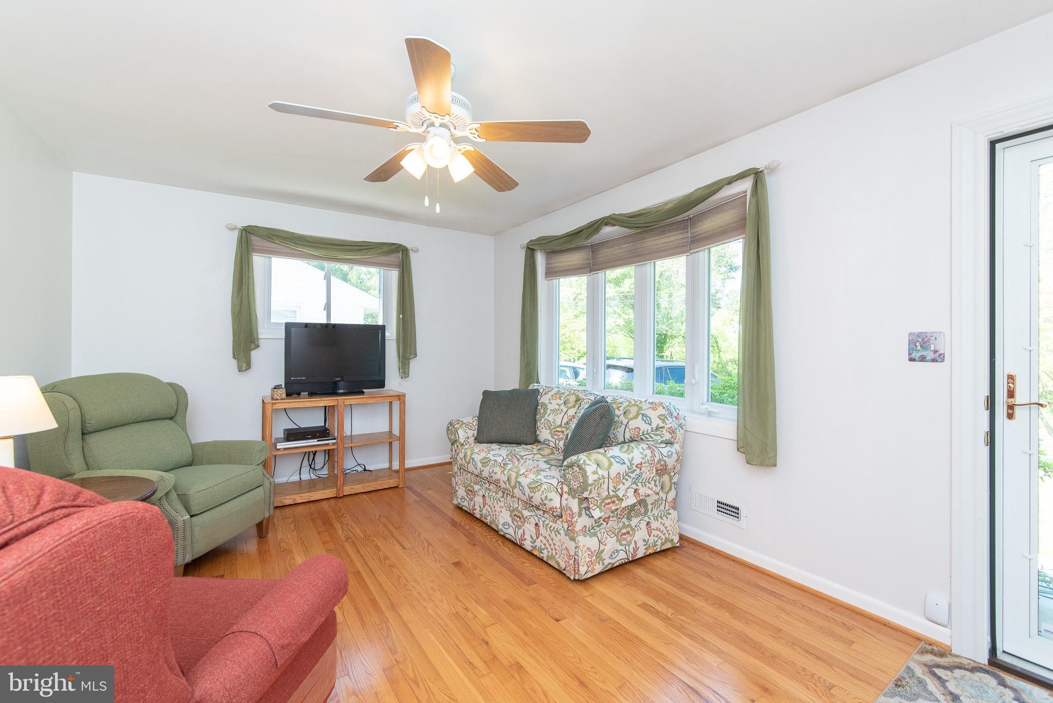 9711 Uxbridge Road Baltimore, MD 21234 - Photo 7 of 39 Living Room