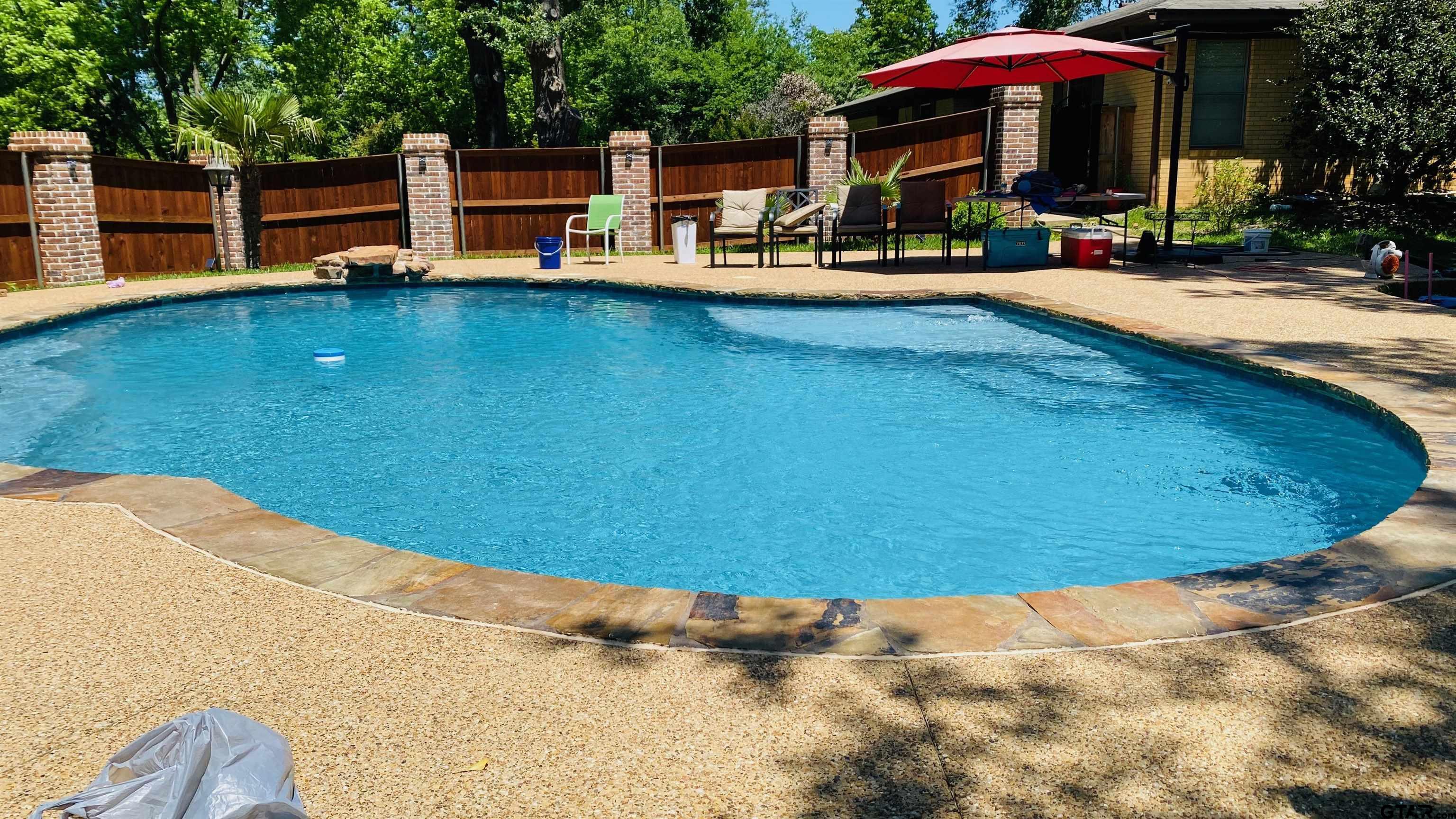 2008 Longview Drive Henderson, TX 75652 - Photo 2 of 27