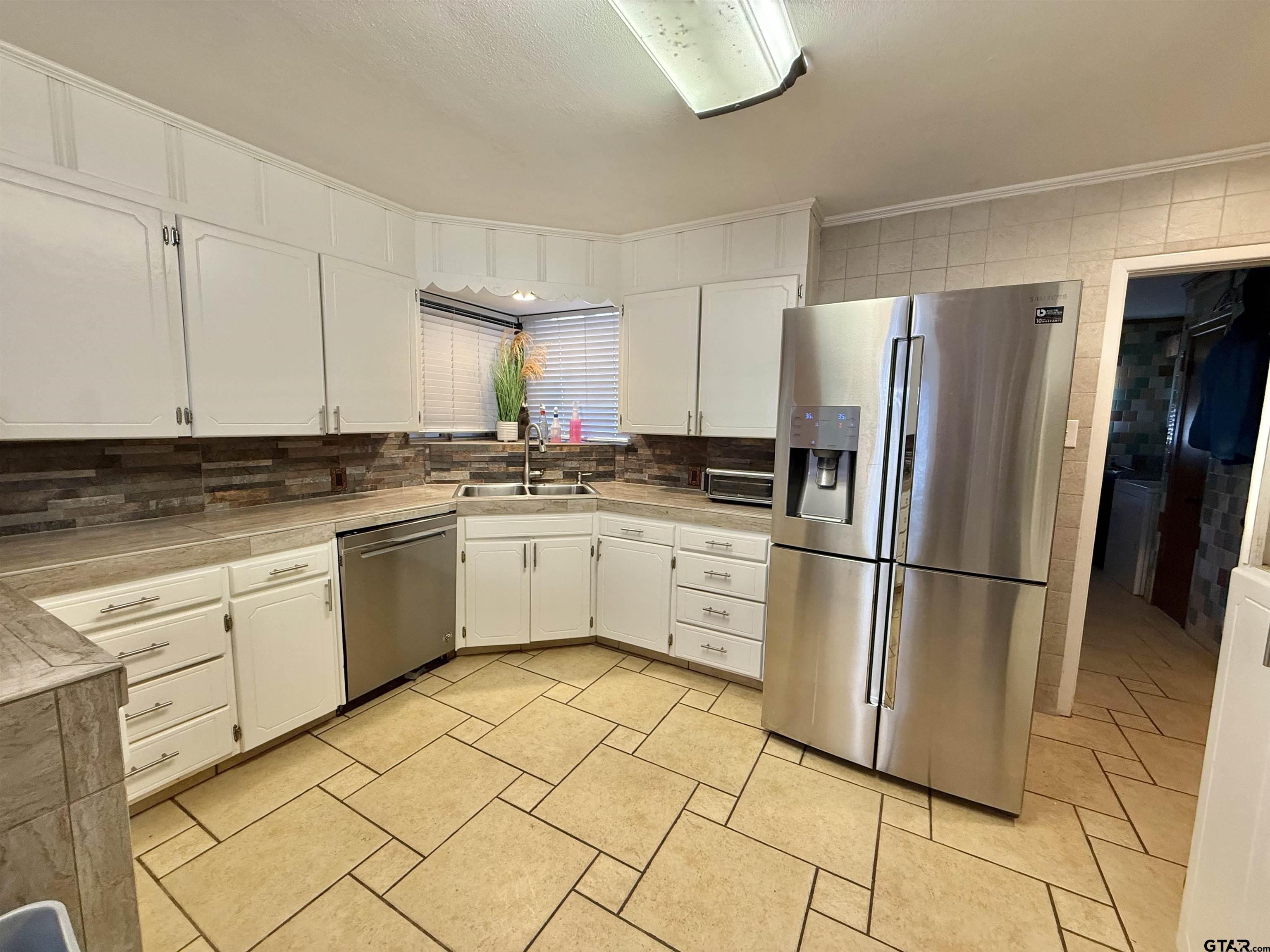 2008 Longview Drive Henderson, TX 75652 - Photo 7 of 27