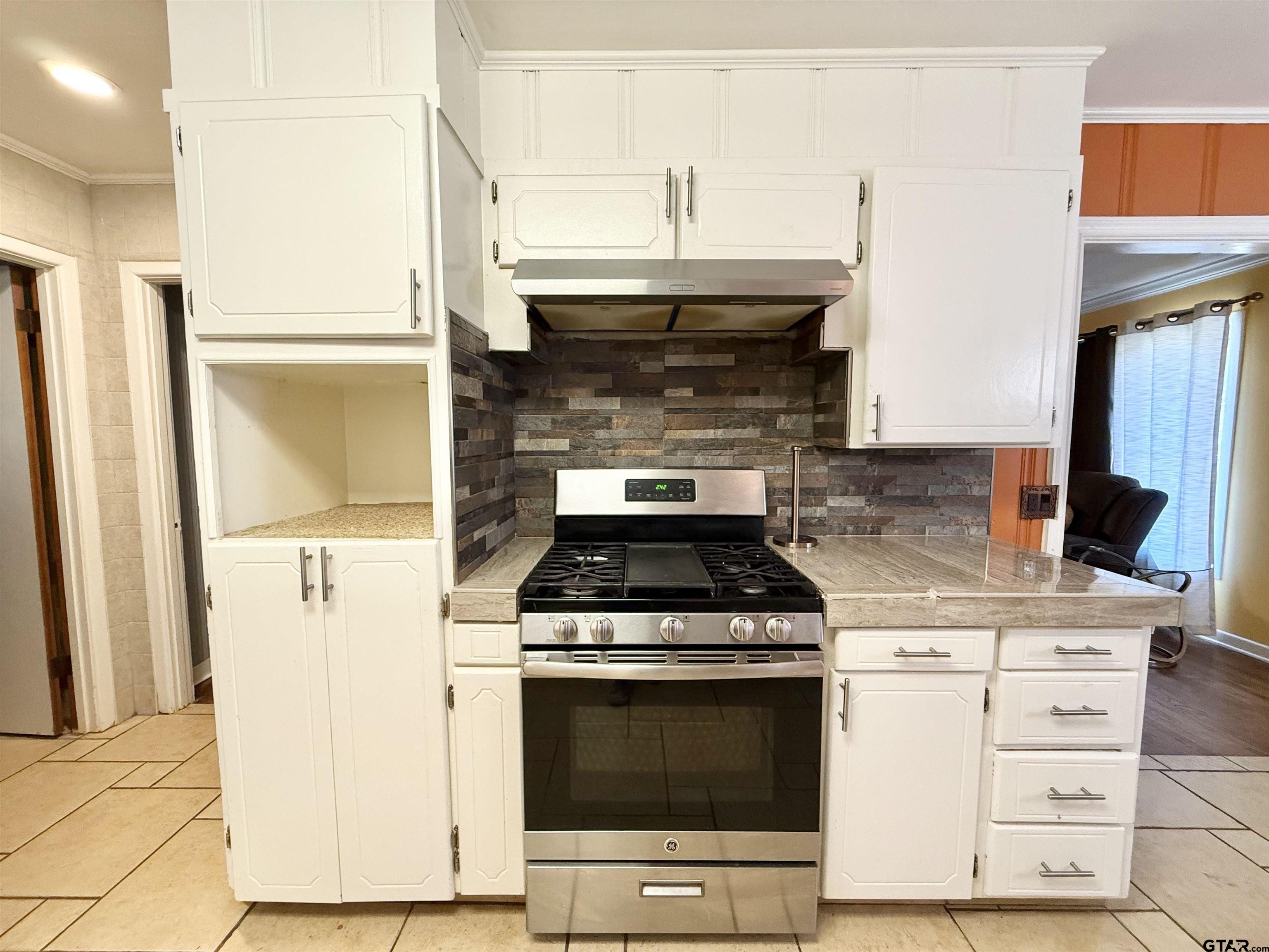 2008 Longview Drive Henderson, TX 75652 - Photo 7 of 27 a kitchen with granite countertop a stove and a microwave