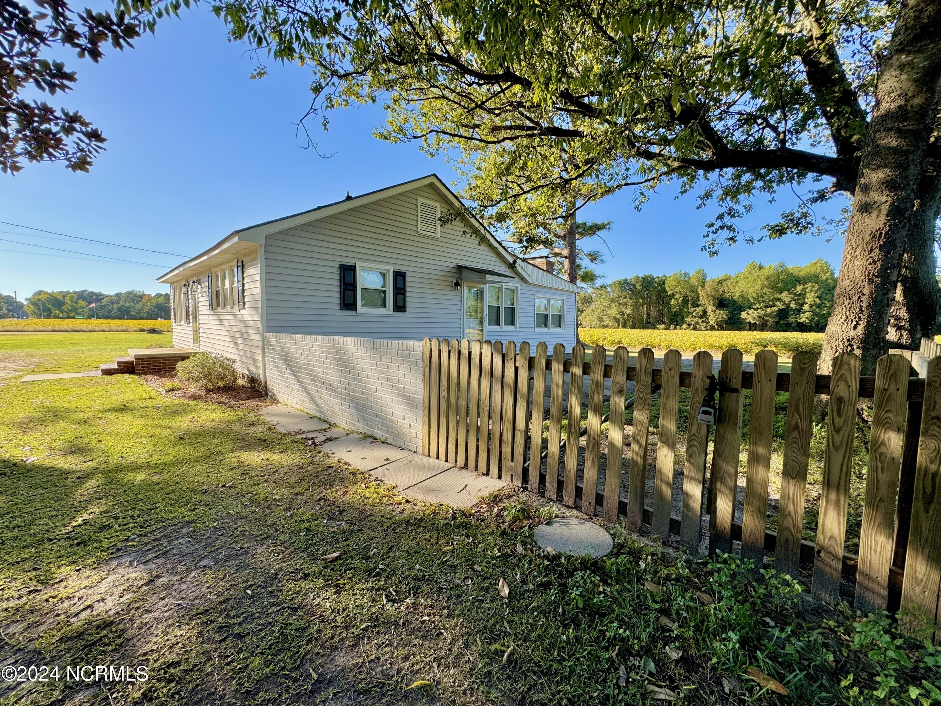 2198 Pauls Path Road Kinston, NC 28504 - Photo 16 of 103 IMG_4479