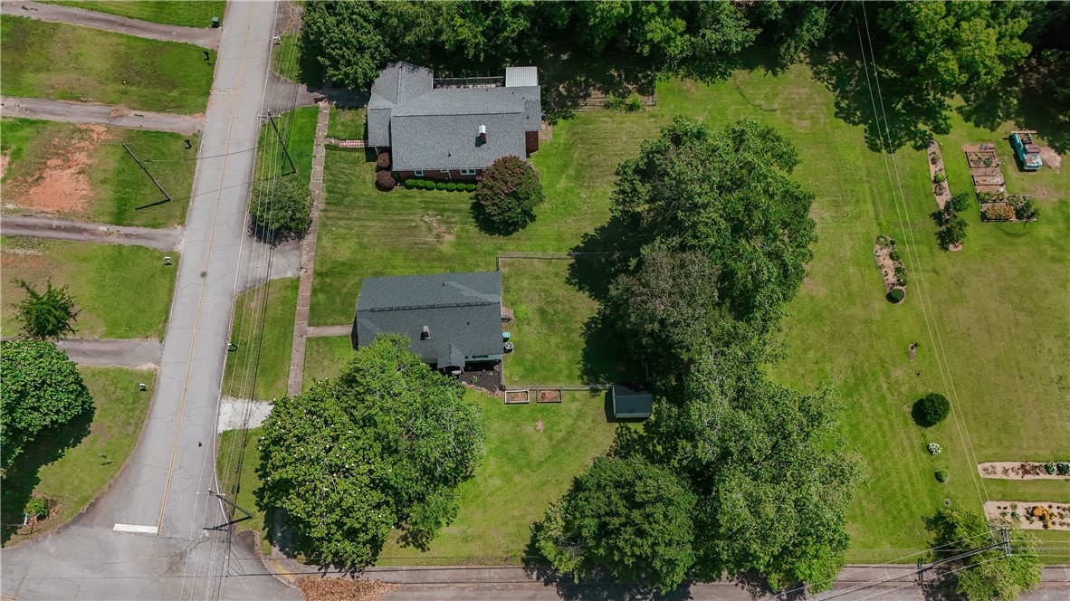 310 North Chestnut Street Seneca, SC 29678 - Photo 8 of 30