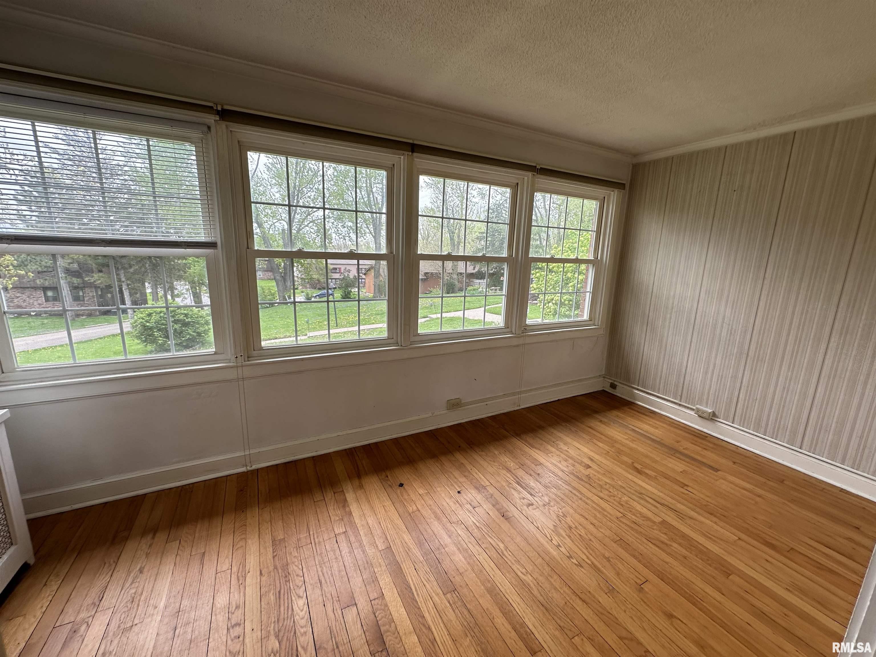 2 Breezy Point Road, Unit 2 Clinton, IA 52732 - Photo 8 of 29 Gallery Image 8