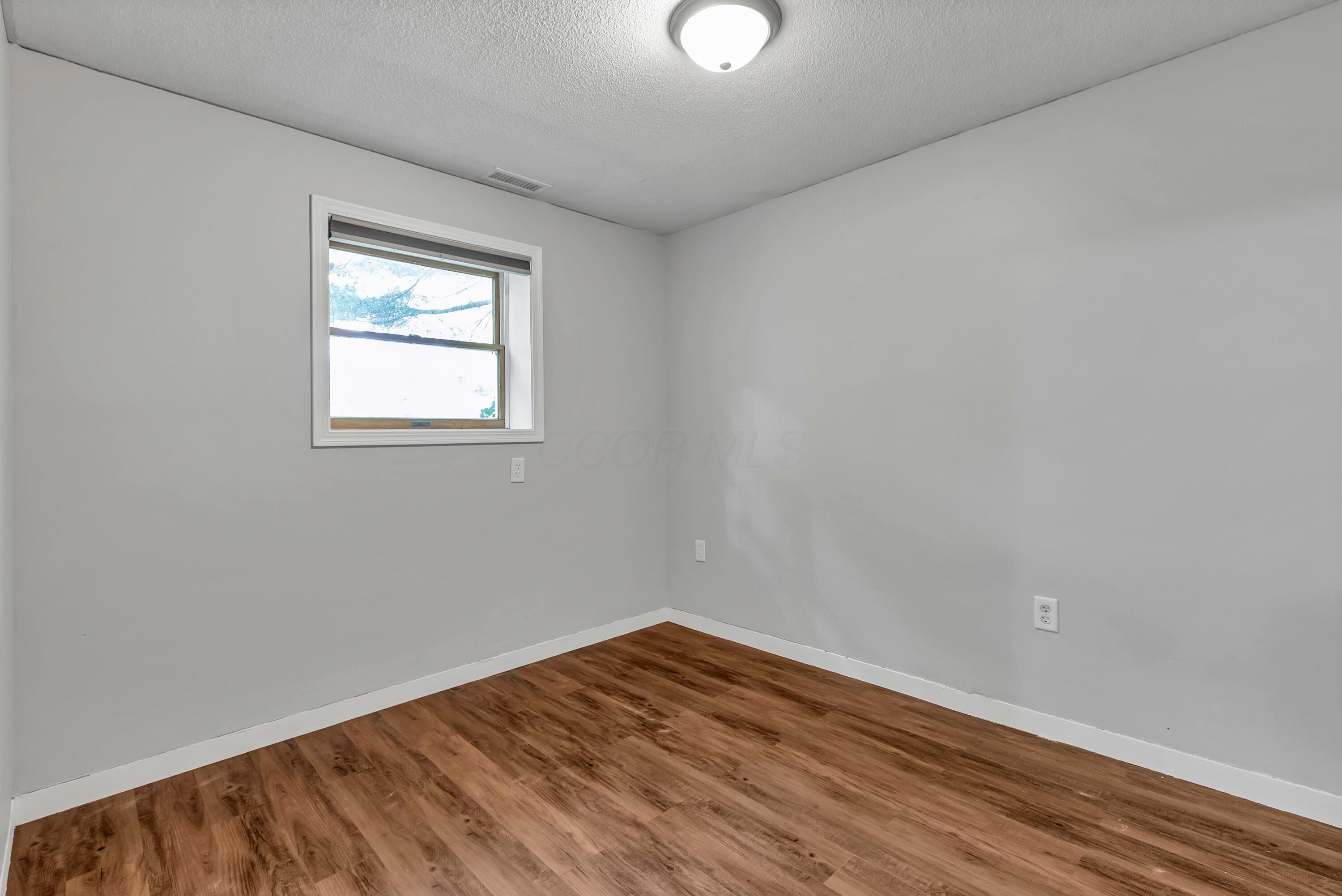 281 Middle Ground Road Southwest Pataskala, OH 43062 - Photo 25 of 52 Bedroom