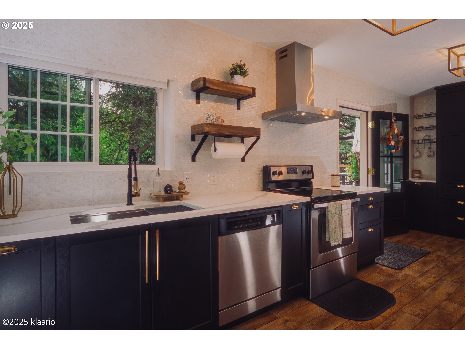 8510 Southwest Cedarcrest Street Portland, OR 97223 - Photo 15 of 48 Gallery Image 15