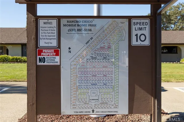a view of a water fountain in front of a building