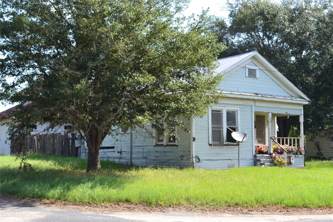 1053 Eilers Street Schulenburg, TX 78956 - Photo 4 of 5 a front view of a house with a yard