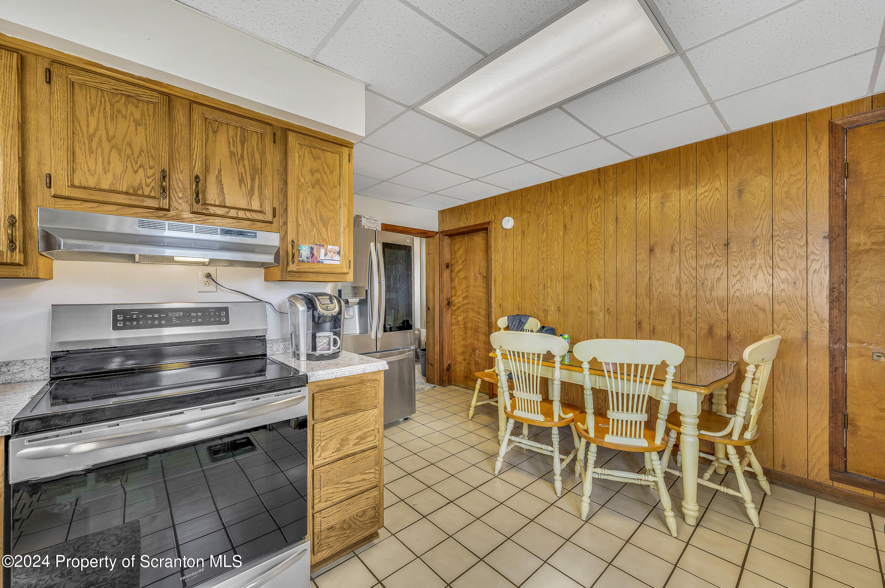 112 East Taylor Street Taylor, PA 18517 - Photo 23 of 45 a kitchen with a table and chairs