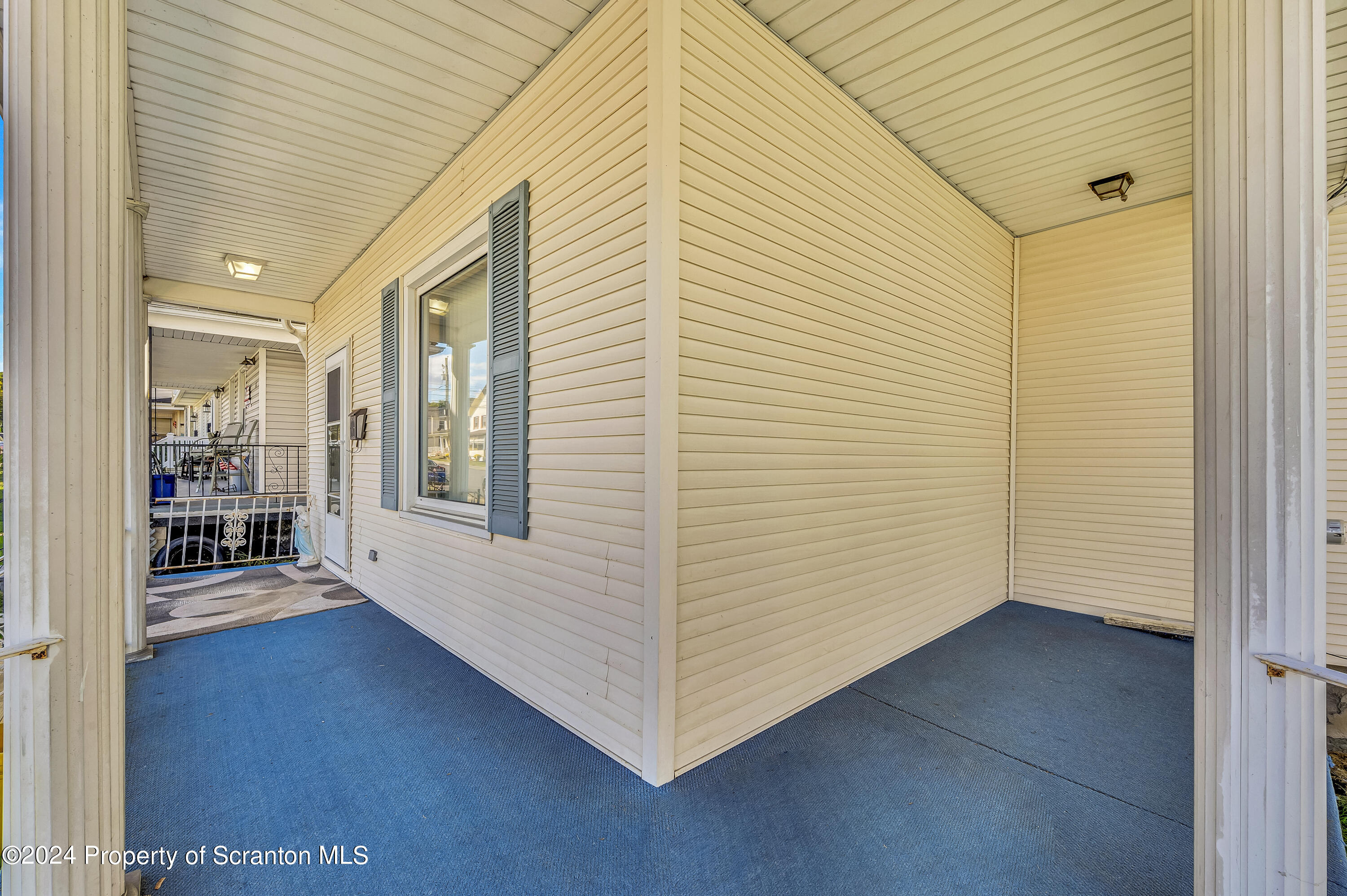 112 East Taylor Street Taylor, PA 18517 - Photo 4 of 45
