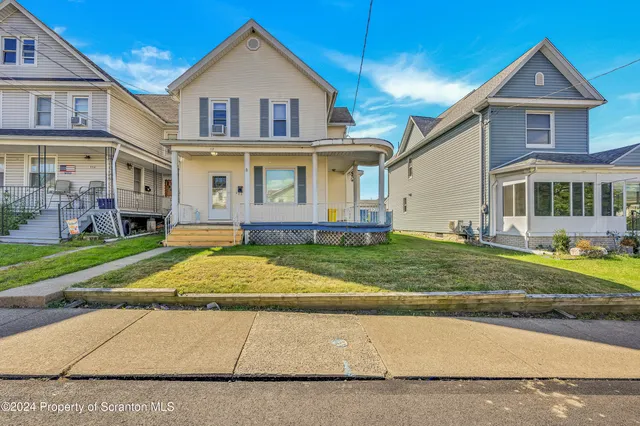 $220,000 | 112 East Taylor Street, Taylor, PA 18517