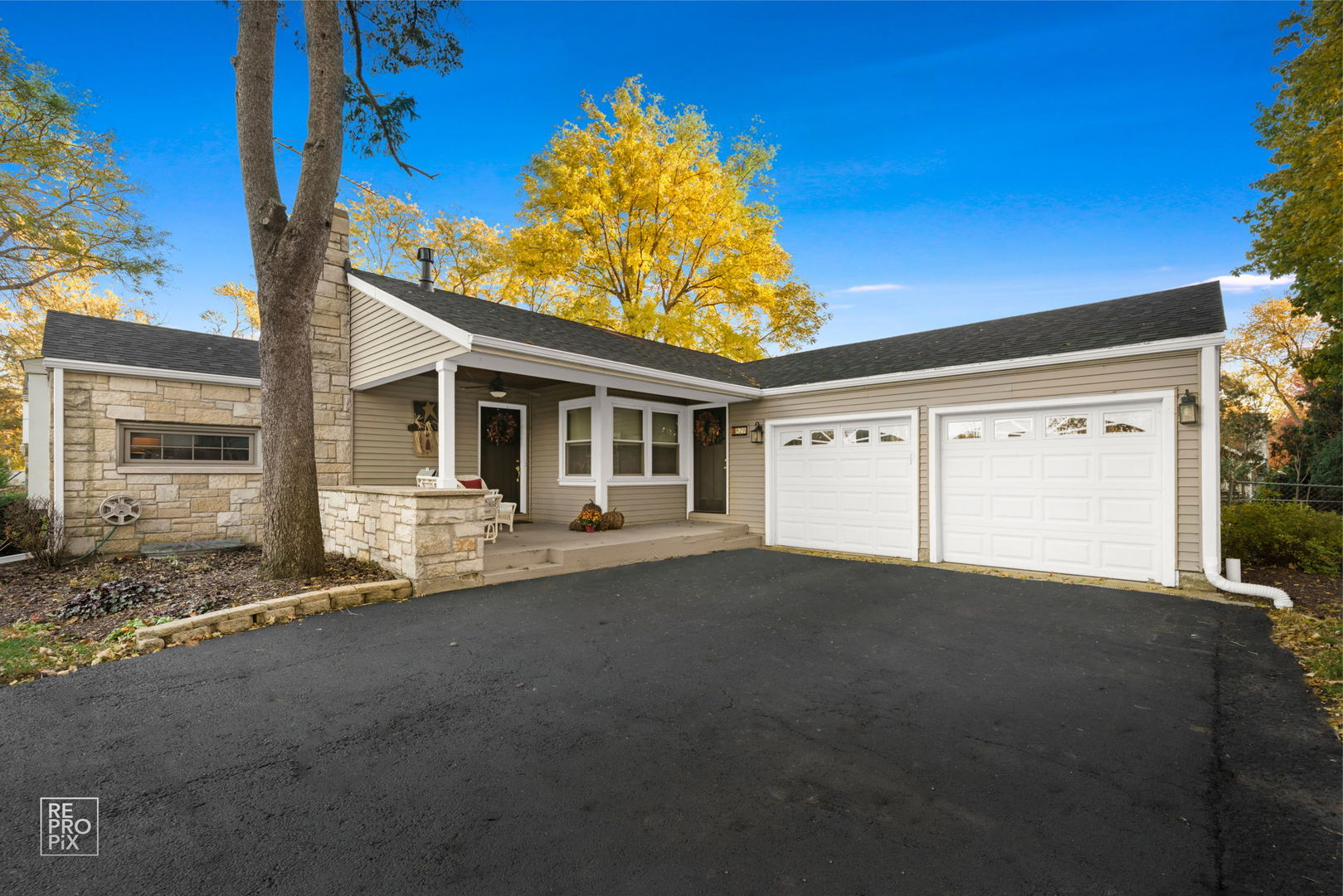 828 Carlisle Road Batavia, IL 60510 - Photo 2 of 14 a view of a house with a large window