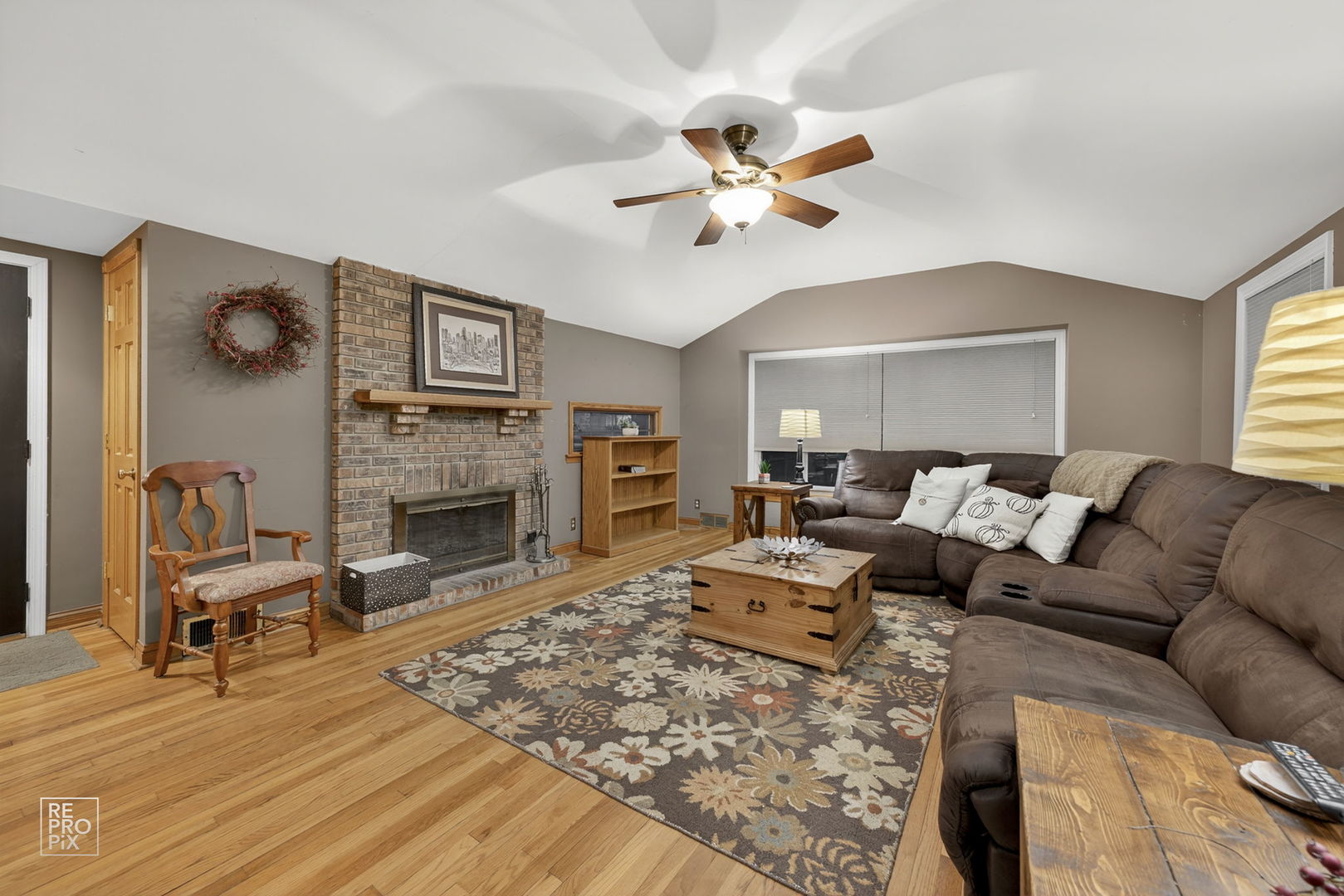 828 Carlisle Road Batavia, IL 60510 - Photo 3 of 14 a living room with furniture and a fireplace