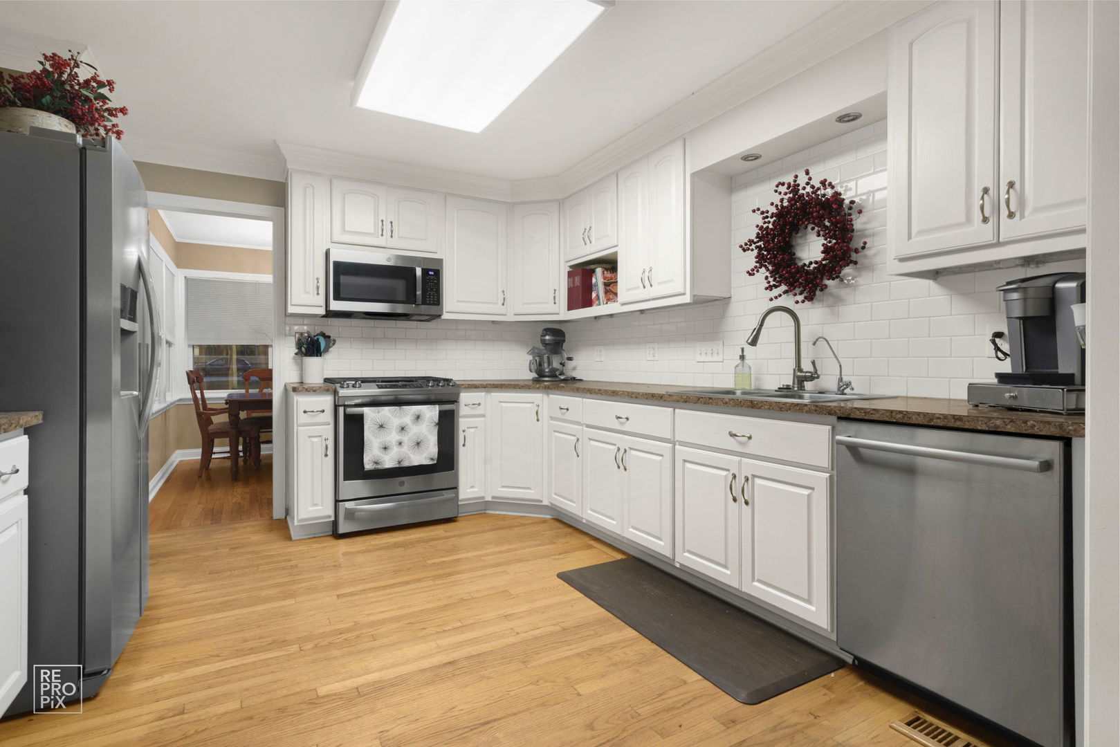 828 Carlisle Road Batavia, IL 60510 - Photo 5 of 14 a kitchen with stainless steel appliances granite countertop a sink and cabinets