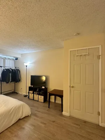 a view of a livingroom with furniture