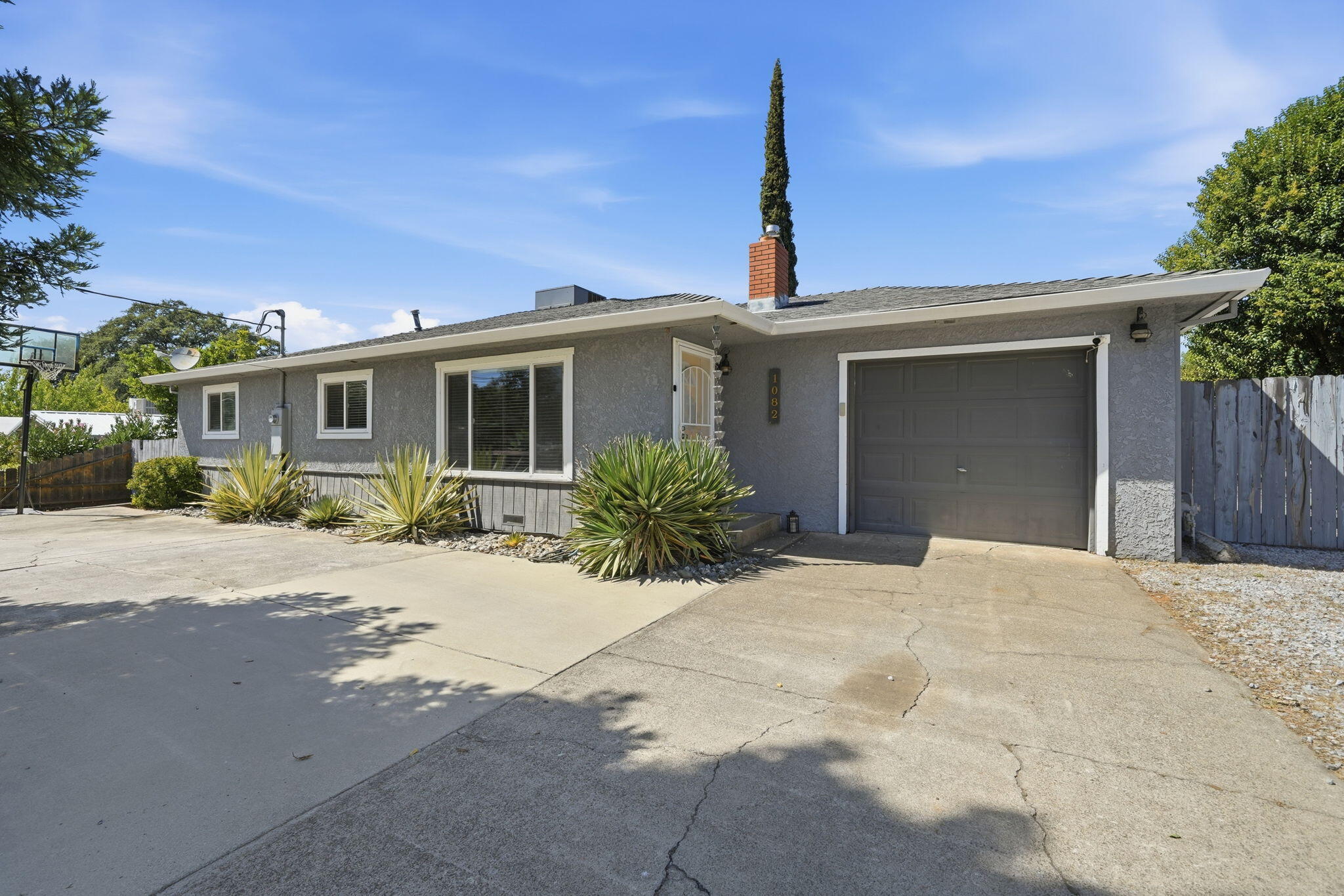 1082 Harpole Road Redding, CA 96002 - Photo 3 of 38 Welcome Home!