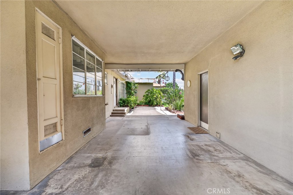 977 North Riverside Avenue Rialto, CA 92376 - Photo 25 of 39 Breezeway