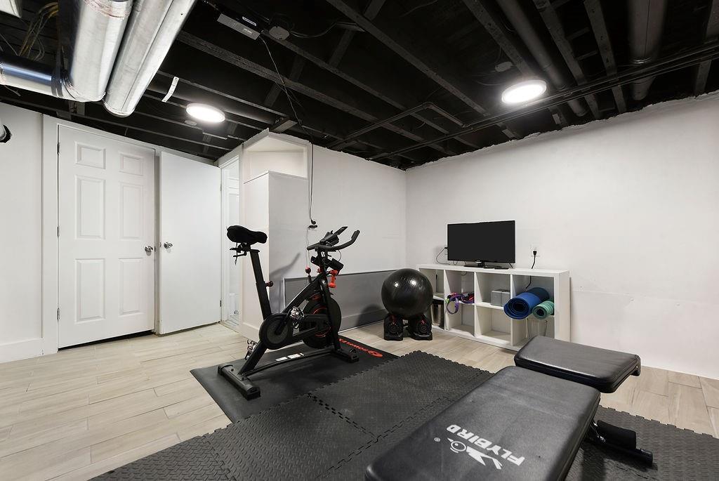 6906 Standish Street Pittsburgh, PA 15206 - Photo 30 of 31 a view of a room with gym equipment