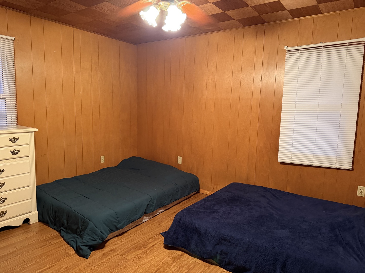 205 Kimmel Bridge Road Murphysboro, IL 62966 - Photo 15 of 33 a bedroom with a bed and a window