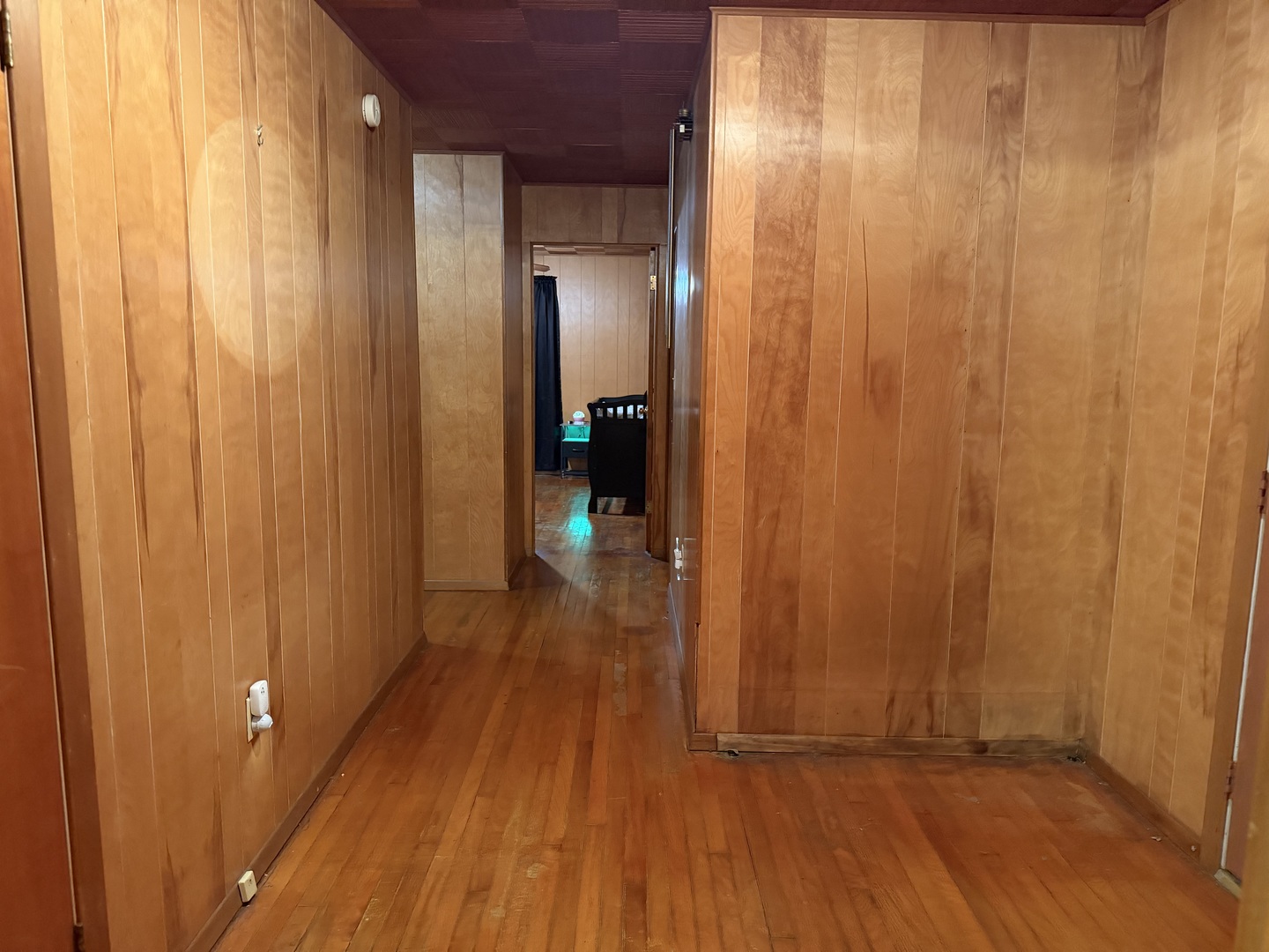 205 Kimmel Bridge Road Murphysboro, IL 62966 - Photo 22 of 33 a view of a hallway with wooden floor