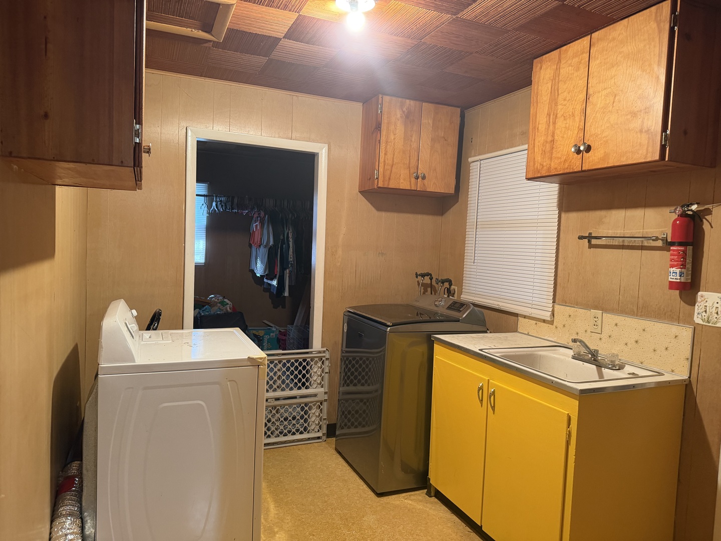 205 Kimmel Bridge Road Murphysboro, IL 62966 - Photo 23 of 33 a room with storage and utility