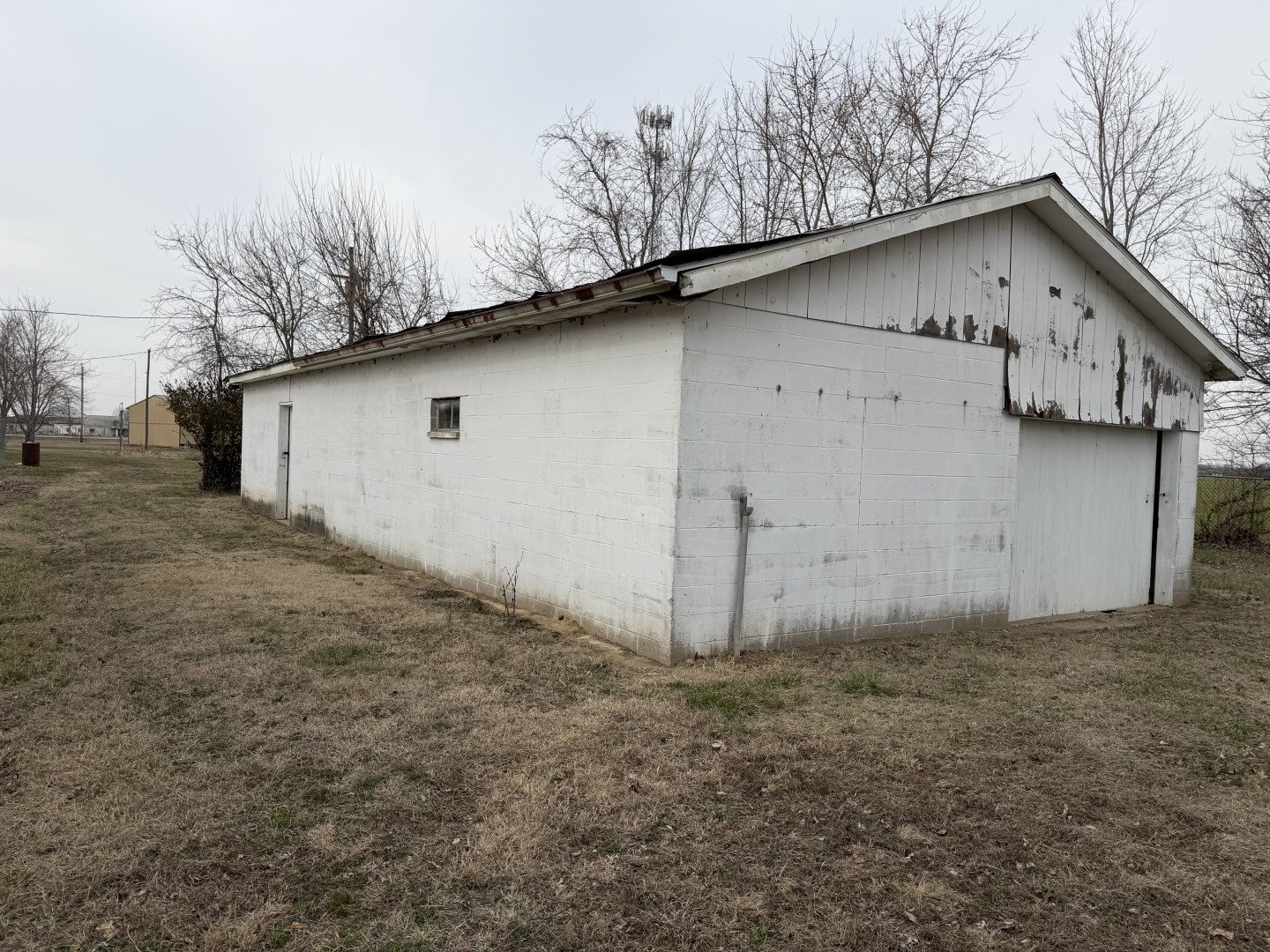 205 Kimmel Bridge Road Murphysboro, IL 62966 - Photo 28 of 33 a wooden house with a outdoor space