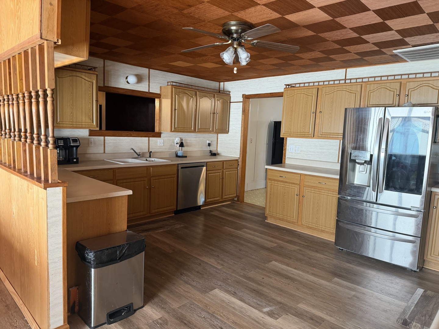 205 Kimmel Bridge Road Murphysboro, IL 62966 - Photo 3 of 33 a kitchen with stainless steel appliances a stove a refrigerator and a sink