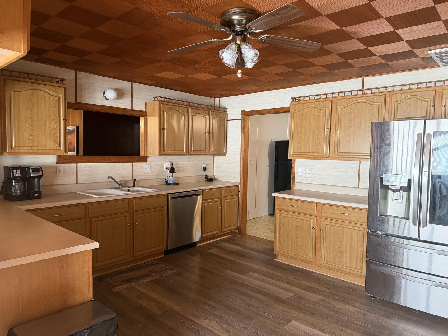205 Kimmel Bridge Road Murphysboro, IL 62966 - Photo 4 of 33 a kitchen with a refrigerator and a sink
