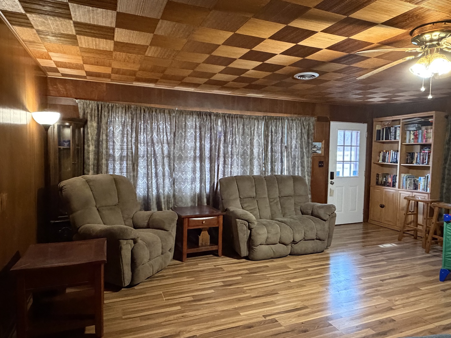 205 Kimmel Bridge Road Murphysboro, IL 62966 - Photo 9 of 33 a living room with furniture and a wooden floor