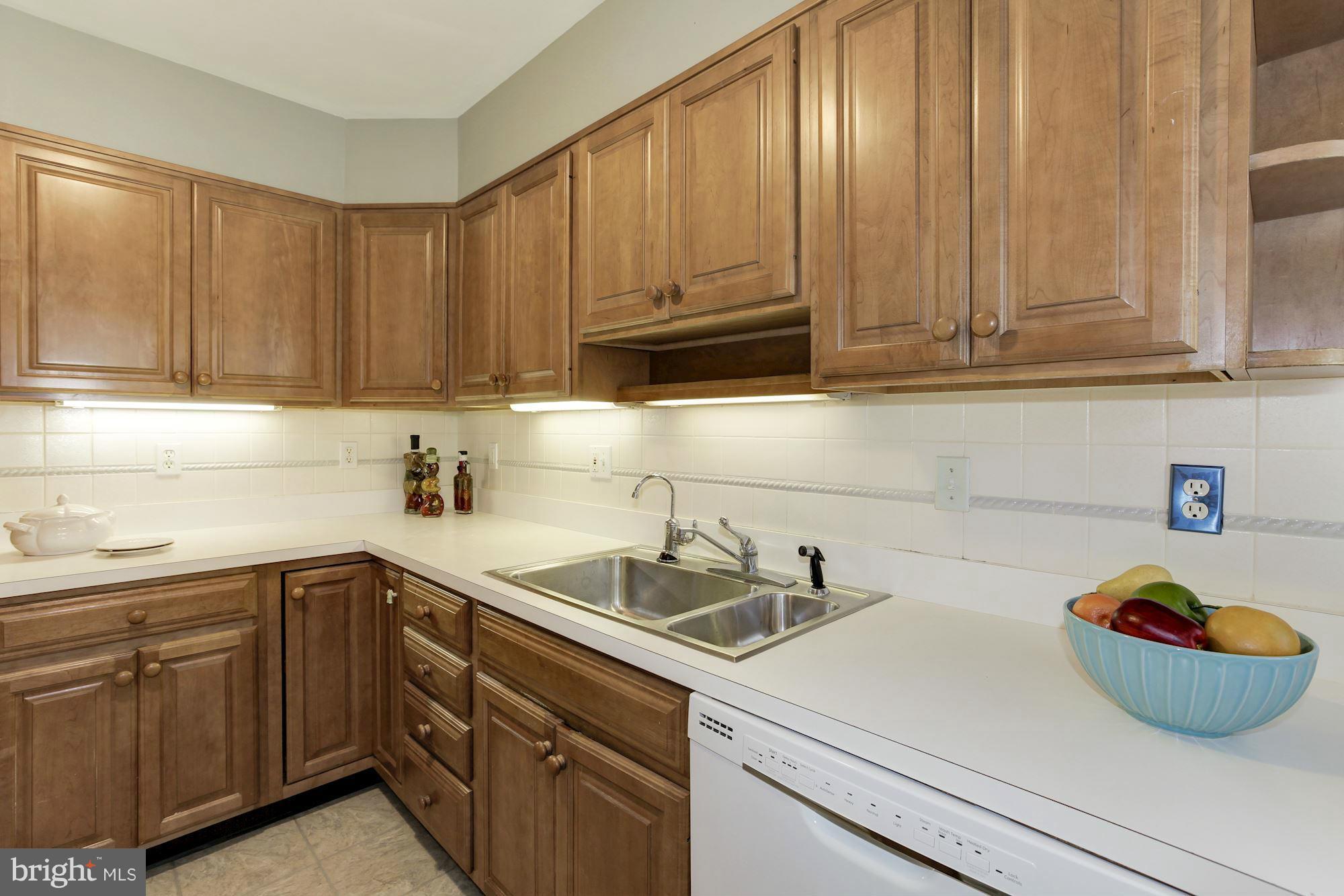 1705 Brisbane Street Silver Spring, MD 20902 - Photo 7 of 27 Kitchen