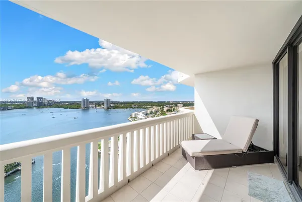 $7,500 | 1000 West Island Boulevard, Unit 2407, Aventura, FL 33160