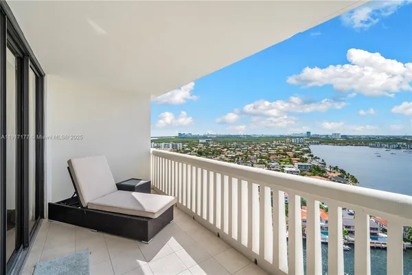 $7,500 | 1000 West Island Boulevard, Unit 2407, Aventura, FL 33160