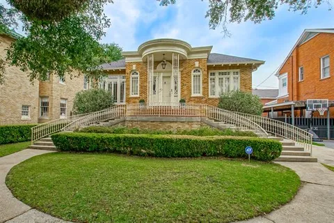 $1,350,000 | 30 Versailles Boulevard, New Orleans, LA 70125