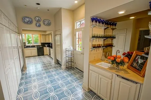 $1,350,000 | 30 Versailles Boulevard, New Orleans, LA 70125