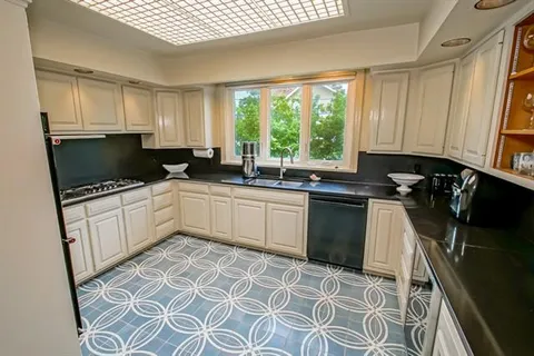 $1,350,000 | 30 Versailles Boulevard, New Orleans, LA 70125
