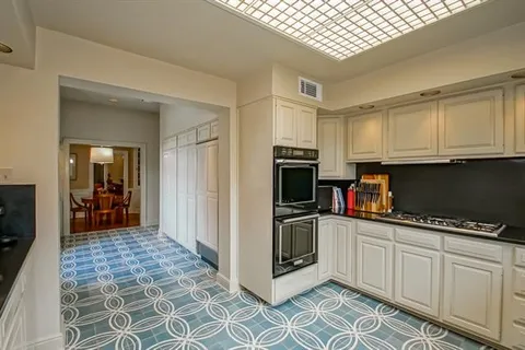 $1,350,000 | 30 Versailles Boulevard, New Orleans, LA 70125