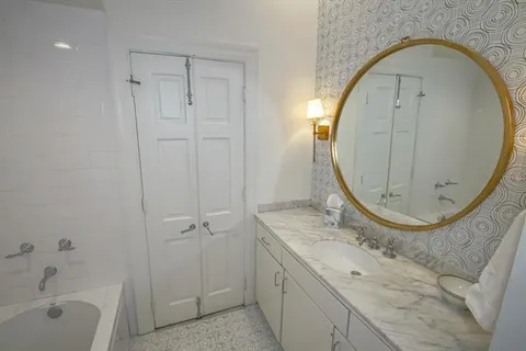 $1,350,000 | 30 Versailles Boulevard, New Orleans, LA 70125
