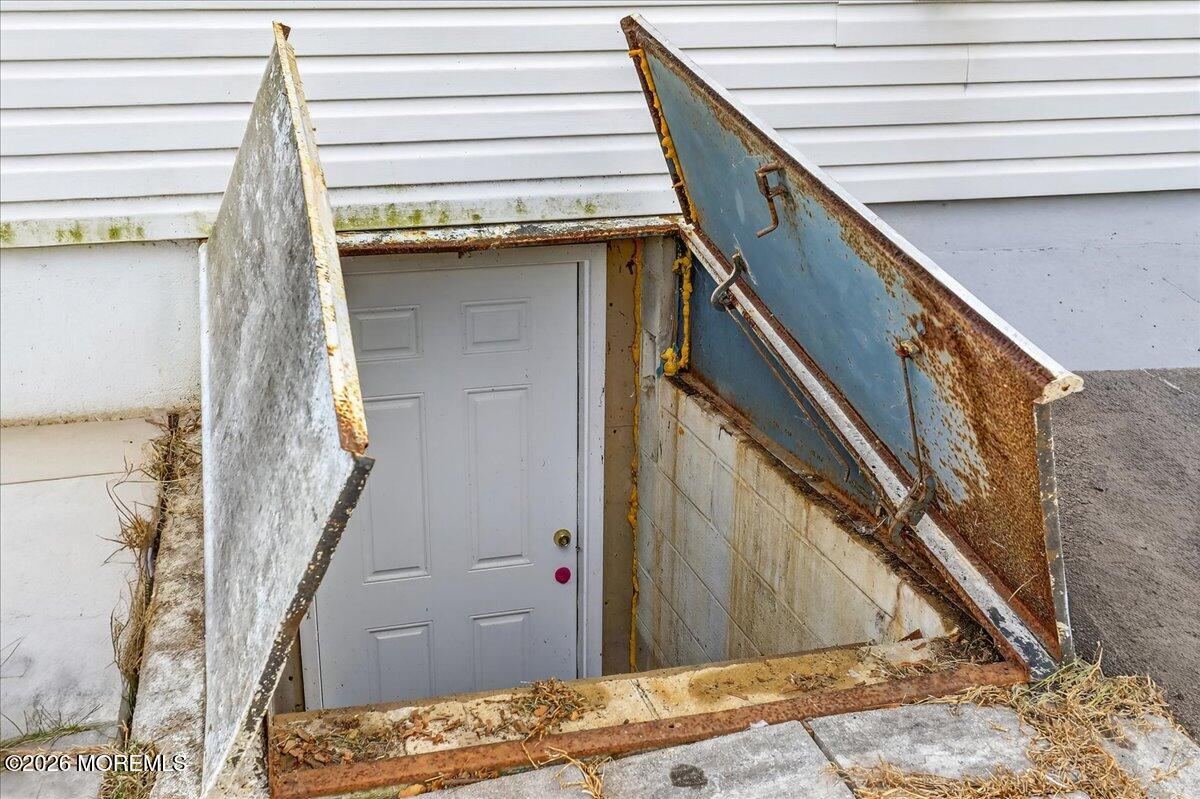 17 North Main Street Marlboro, NJ 07746 - Photo 52 of 67 42-Storm Doors