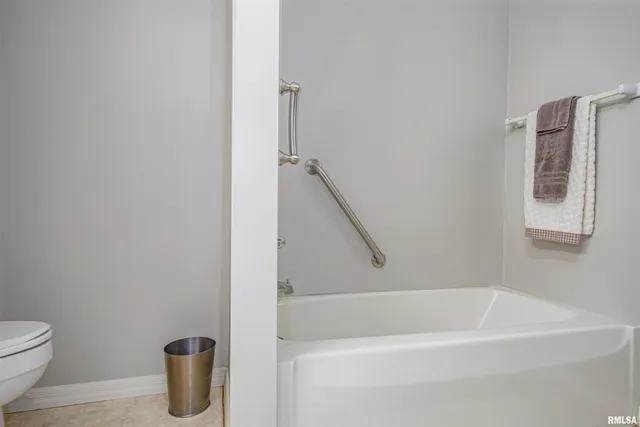 $292,000 | 111 Hawthorn Estates, Salem, IL 62881