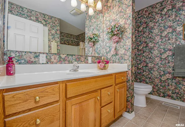 $292,000 | 111 Hawthorn Estates, Salem, IL 62881