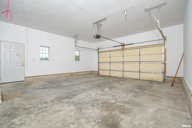 $292,000 | 111 Hawthorn Estates, Salem, IL 62881