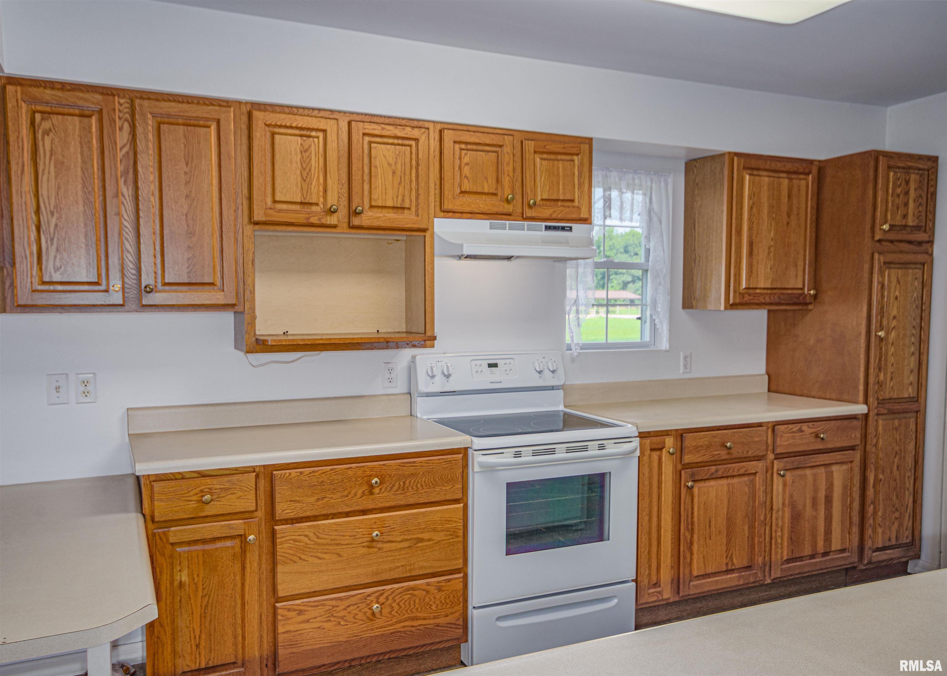 111 Hawthorn Estates Salem, IL 62881 - Photo 5 of 17